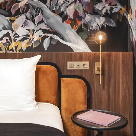 Billie - Reopening Summer 2024 Otel Nantes