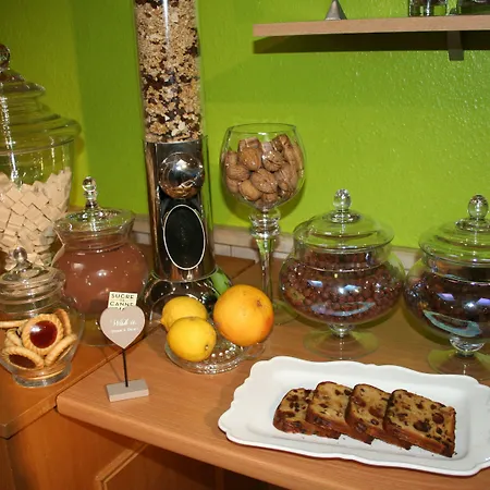 Billie - Reopening Summer 2024 3*